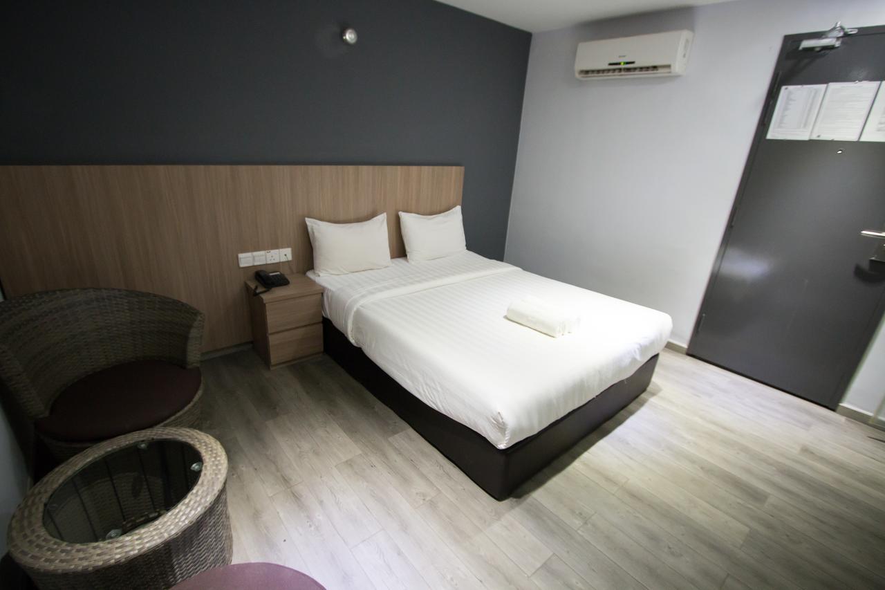 Hotel 99 Pusat Bandar Пучонг Экстерьер фото