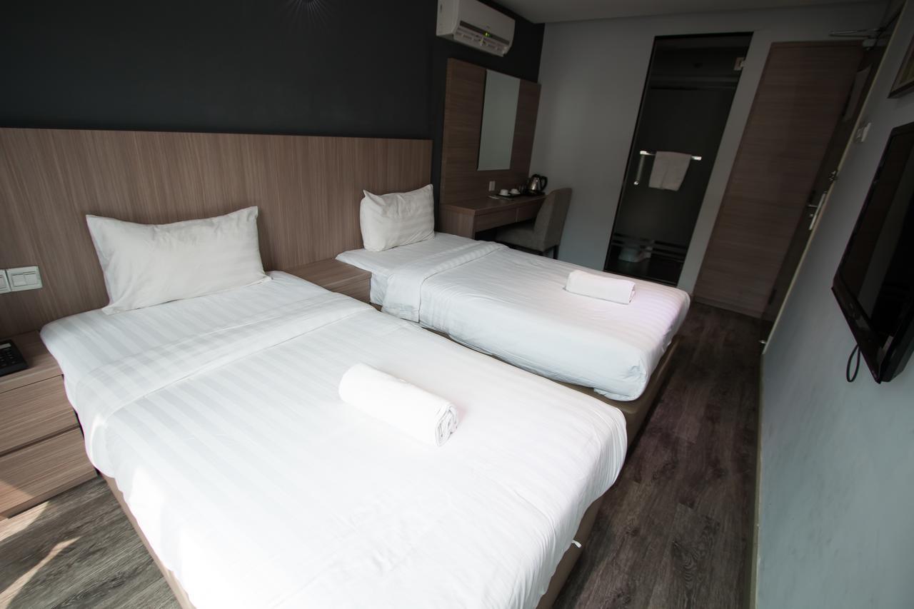 Hotel 99 Pusat Bandar Пучонг Экстерьер фото