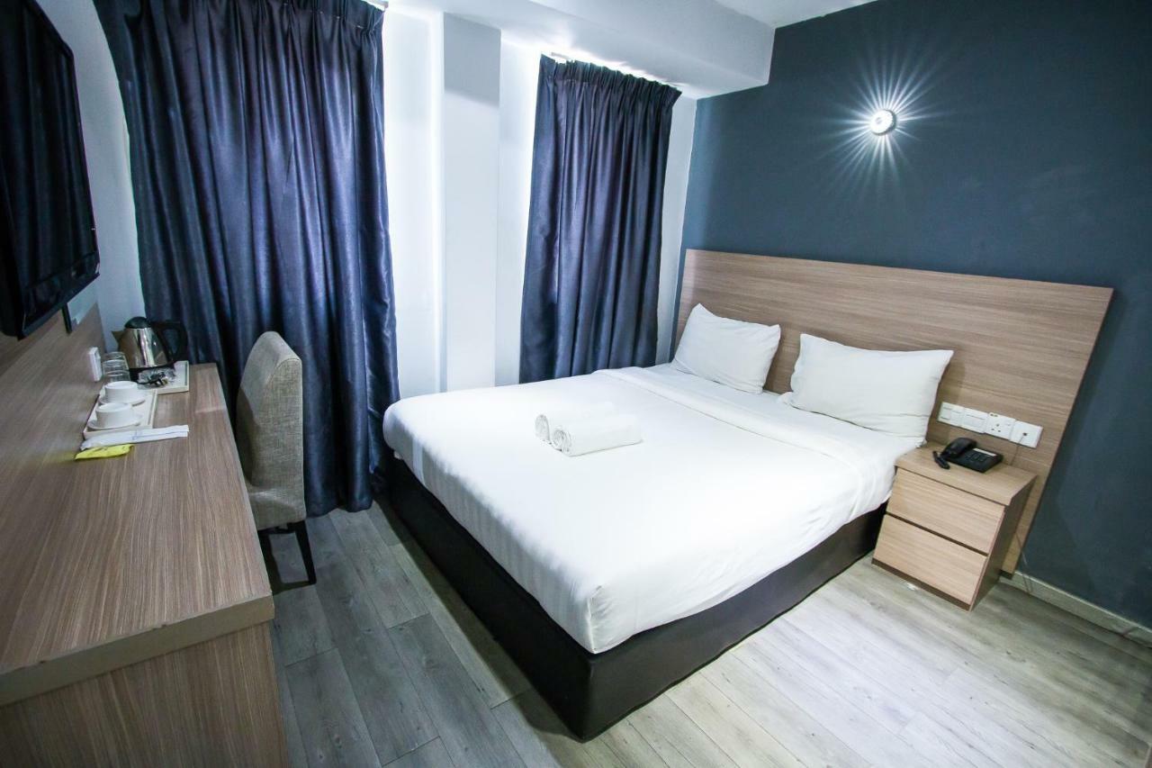 Hotel 99 Pusat Bandar Пучонг Экстерьер фото